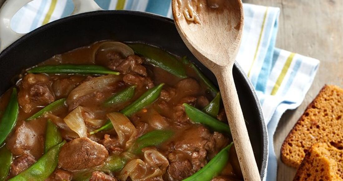 Runderstoof met sugar snaps en ontbijtkoek
